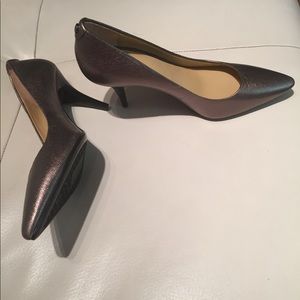 MICHAEL KORS NWOT Flex Nickel Leather Mid Pump